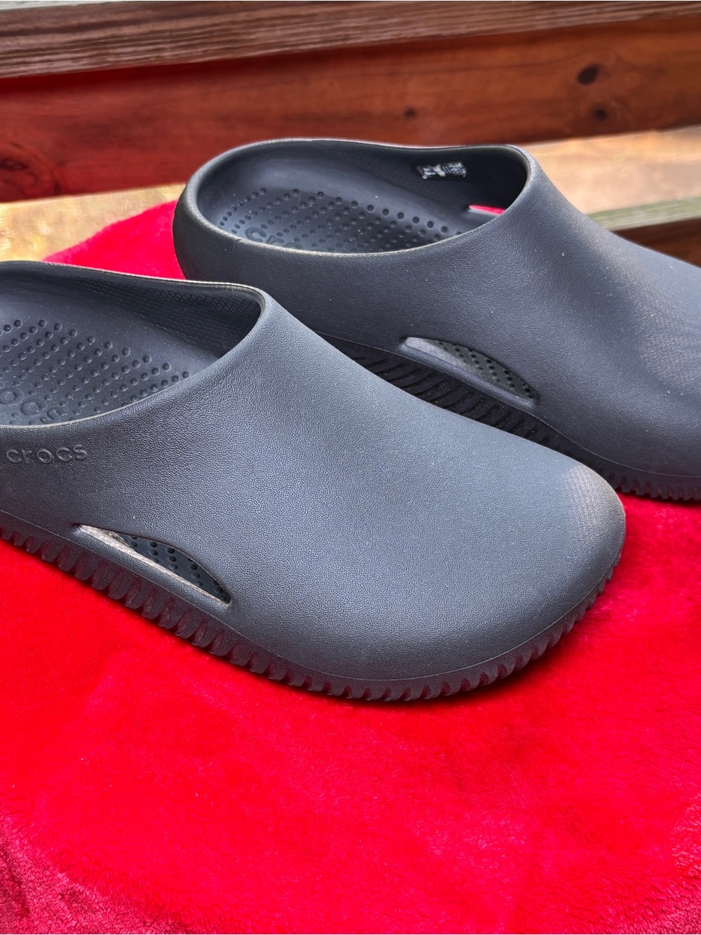 Crocs Mellow Slip On Recovery Clogs Slides Men’s 8 Women’s 10 Black Vent Window